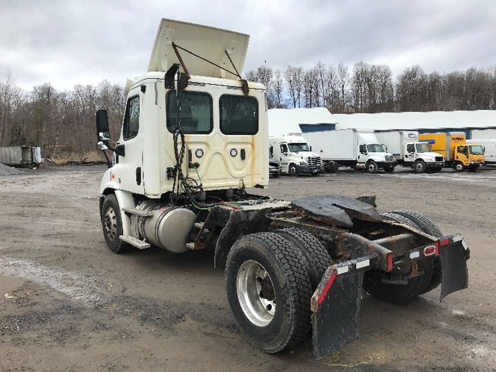 Day Cab Tractor-Heavy Duty Tractors-Freightliner-2018-Cascadia 11342ST-Whitesboro-NY-315,031\n\t\tmiles-$ 27,750 - Image 5