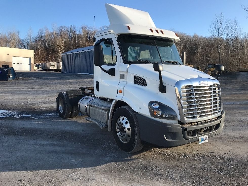 Day Cab Tractor-Heavy Duty Tractors-Freightliner-2018-Cascadia 11342ST-Whitesboro-NY-319,721\n\t\tmiles-$ 27,750 - Image 1