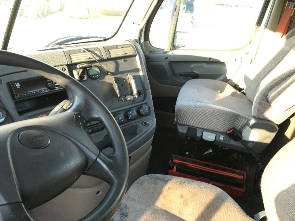 Day Cab Tractor-Heavy Duty Tractors-Freightliner-2018-Cascadia 11342ST-Whitesboro-NY-319,721\n\t\tmiles-$ 27,750 - Image 10