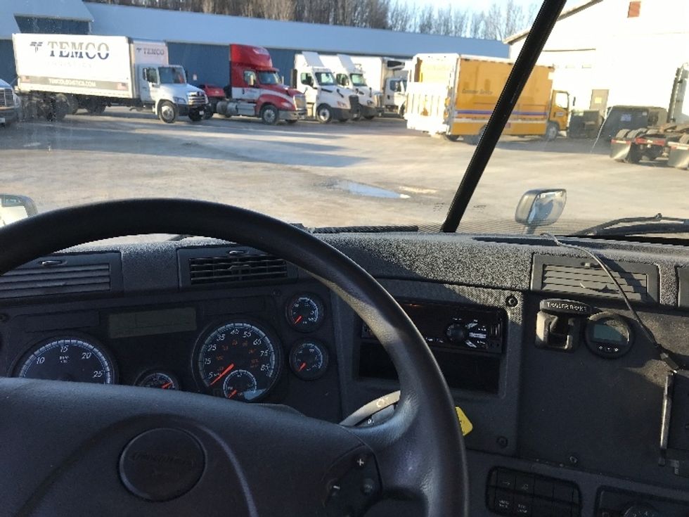 Day Cab Tractor-Heavy Duty Tractors-Freightliner-2018-Cascadia 11342ST-Whitesboro-NY-319,721\n\t\tmiles-$ 27,750 - Image 11