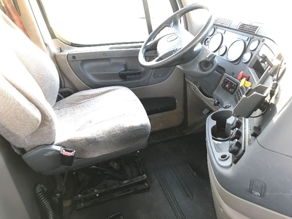 Day Cab Tractor-Heavy Duty Tractors-Freightliner-2018-Cascadia 11342ST-Whitesboro-NY-319,721\n\t\tmiles-$ 27,750 - Image 14