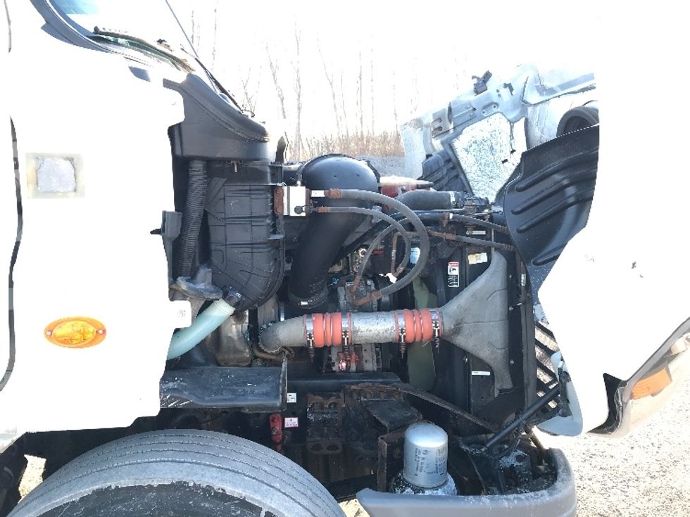 Day Cab Tractor-Heavy Duty Tractors-Freightliner-2018-Cascadia 11342ST-Whitesboro-NY-319,721\n\t\tmiles-$ 27,750 - Image 15