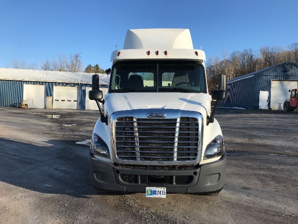 Day Cab Tractor-Heavy Duty Tractors-Freightliner-2018-Cascadia 11342ST-Whitesboro-NY-319,721\n\t\tmiles-$ 27,750 - Image 2