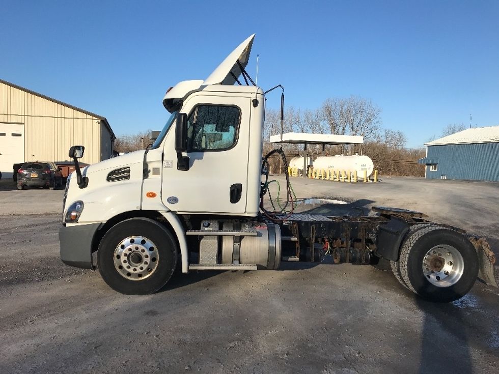 Day Cab Tractor-Heavy Duty Tractors-Freightliner-2018-Cascadia 11342ST-Whitesboro-NY-319,721\n\t\tmiles-$ 27,750 - Image 4