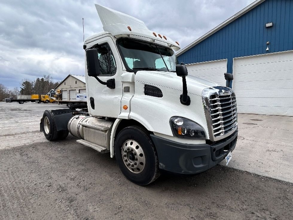 Day Cab Tractor-Heavy Duty Tractors-Freightliner-2018-Cascadia 11342ST-Whitesboro-NY-340,460\n\t\tmiles-$ 27,750 - Image 1