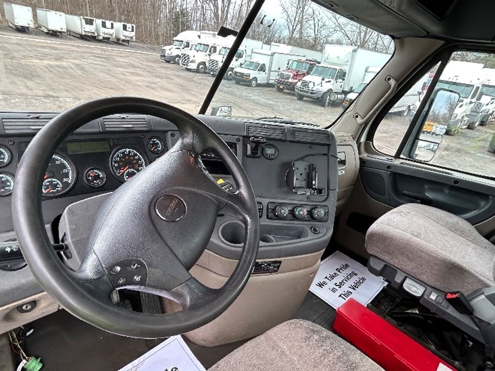 Day Cab Tractor-Heavy Duty Tractors-Freightliner-2018-Cascadia 11342ST-Whitesboro-NY-340,460\n\t\tmiles-$ 27,750 - Image 10