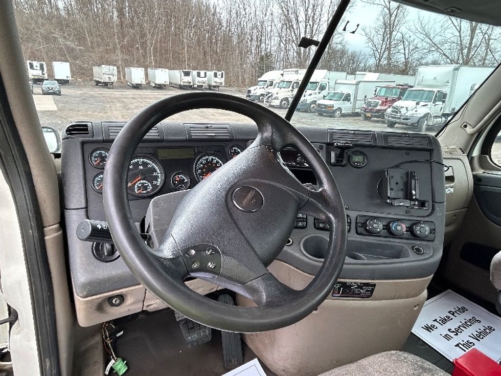 Day Cab Tractor-Heavy Duty Tractors-Freightliner-2018-Cascadia 11342ST-Whitesboro-NY-340,460\n\t\tmiles-$ 27,750 - Image 11