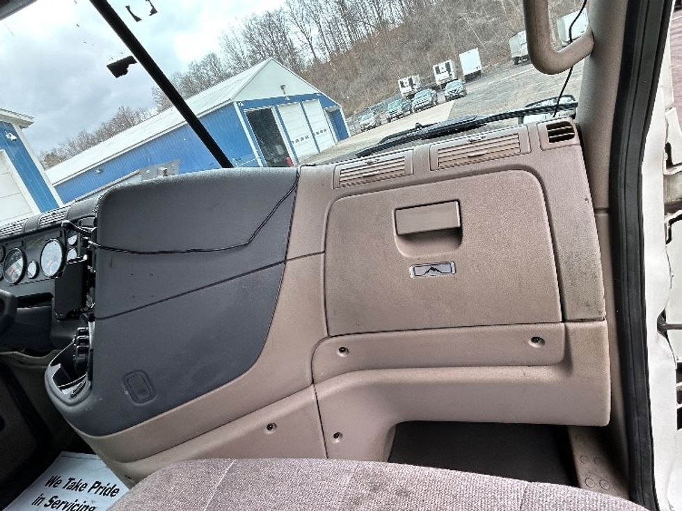 Day Cab Tractor-Heavy Duty Tractors-Freightliner-2018-Cascadia 11342ST-Whitesboro-NY-340,460\n\t\tmiles-$ 27,750 - Image 13