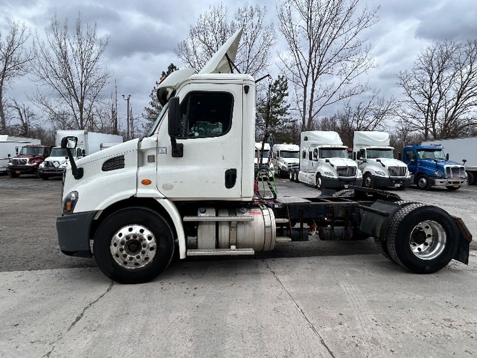 Day Cab Tractor-Heavy Duty Tractors-Freightliner-2018-Cascadia 11342ST-Whitesboro-NY-340,460\n\t\tmiles-$ 27,750 - Image 4