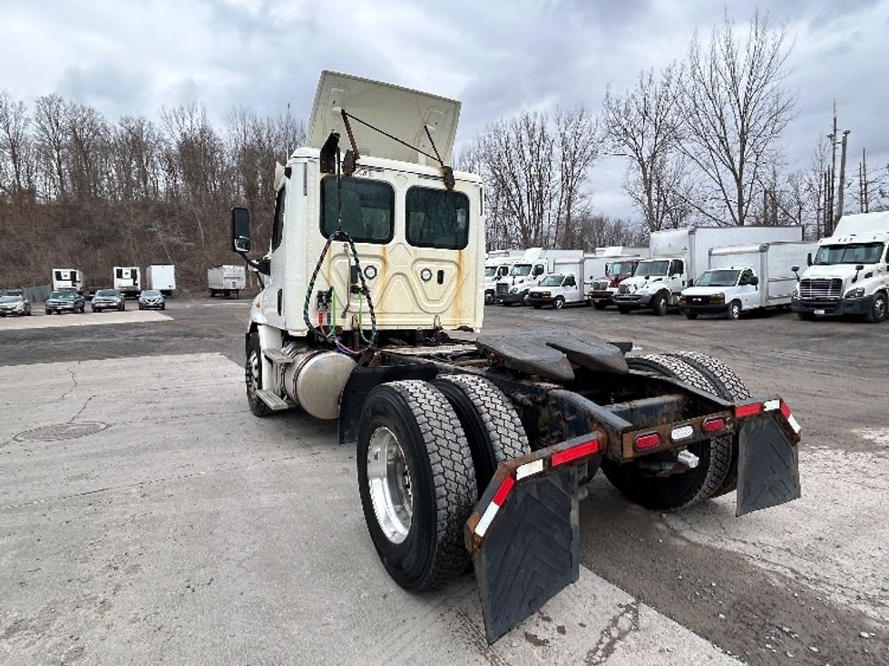 Day Cab Tractor-Heavy Duty Tractors-Freightliner-2018-Cascadia 11342ST-Whitesboro-NY-340,460\n\t\tmiles-$ 27,750 - Image 5