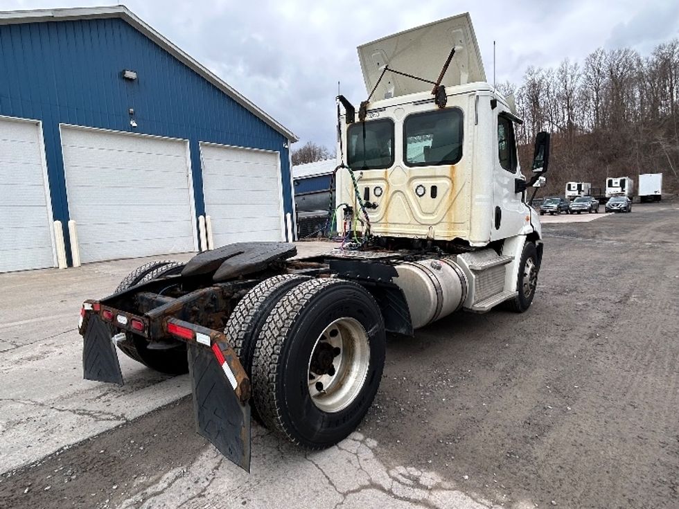 Day Cab Tractor-Heavy Duty Tractors-Freightliner-2018-Cascadia 11342ST-Whitesboro-NY-340,460\n\t\tmiles-$ 27,750 - Image 7