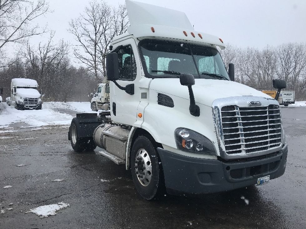 Day Cab Tractor-Heavy Duty Tractors-Freightliner-2018-Cascadia 11342ST-Whitesboro-NY-349,574\n\t\tmiles-$ 31,250 - Image 1