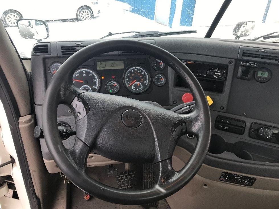 Day Cab Tractor-Heavy Duty Tractors-Freightliner-2018-Cascadia 11342ST-Whitesboro-NY-349,574\n\t\tmiles-$ 31,250 - Image 11