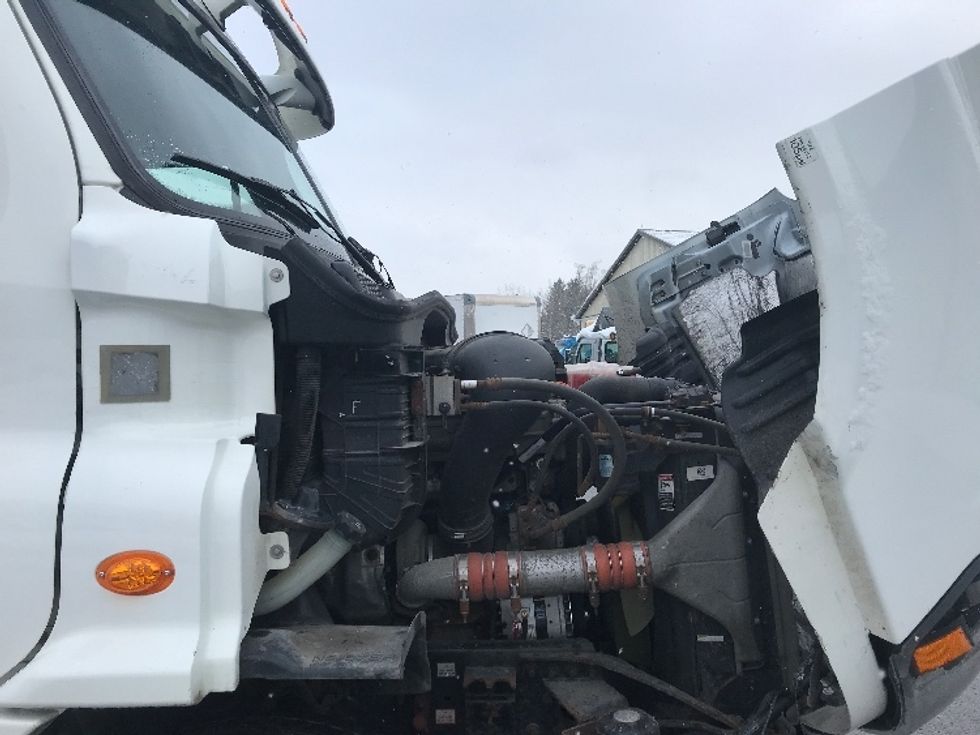 Day Cab Tractor-Heavy Duty Tractors-Freightliner-2018-Cascadia 11342ST-Whitesboro-NY-349,574\n\t\tmiles-$ 31,250 - Image 15