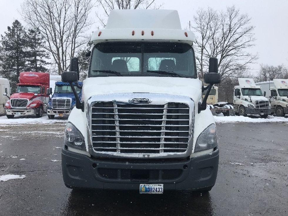 Day Cab Tractor-Heavy Duty Tractors-Freightliner-2018-Cascadia 11342ST-Whitesboro-NY-349,574\n\t\tmiles-$ 31,250 - Image 2