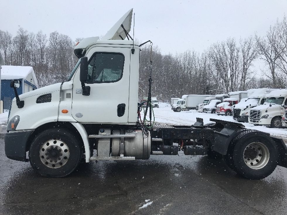 Day Cab Tractor-Heavy Duty Tractors-Freightliner-2018-Cascadia 11342ST-Whitesboro-NY-349,574\n\t\tmiles-$ 31,250 - Image 4