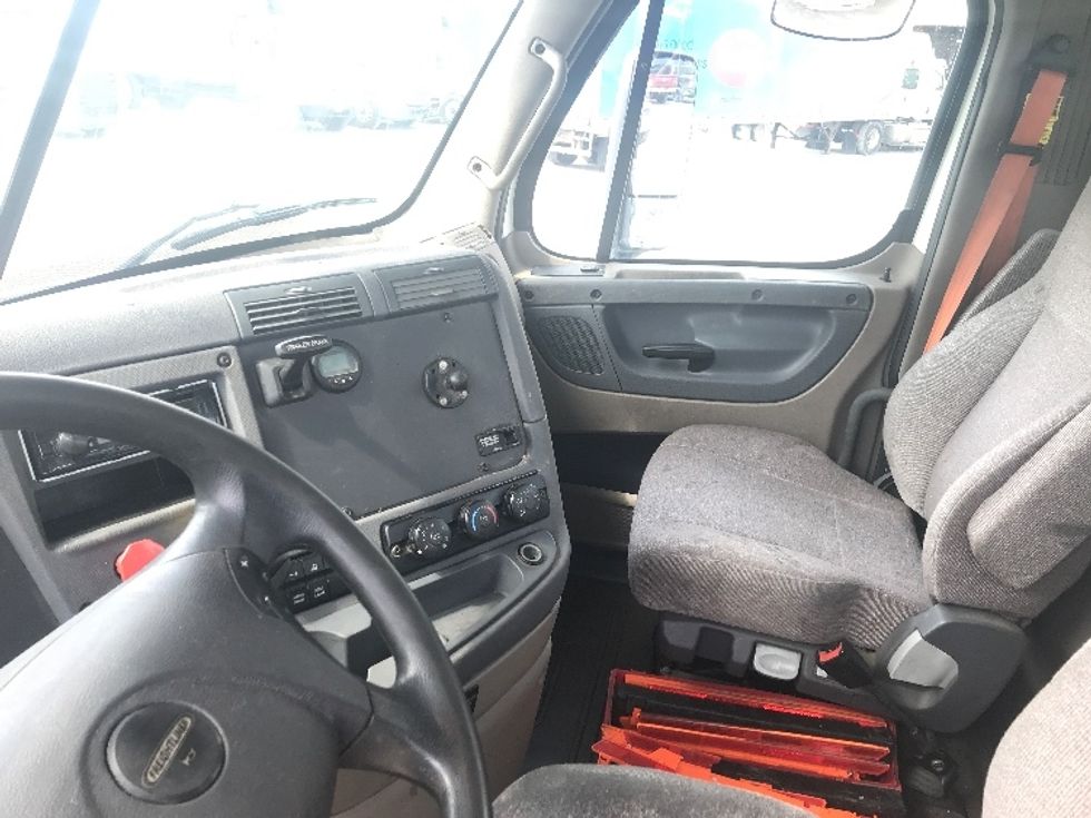 Day Cab Tractor-Heavy Duty Tractors-Freightliner-2018-Cascadia 11342ST-Whitesboro-NY-364,322\n\t\tmiles-$ 26,750 - Image 10