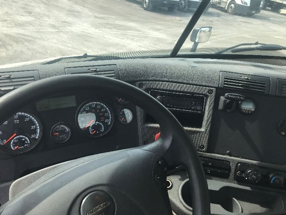 Day Cab Tractor-Heavy Duty Tractors-Freightliner-2018-Cascadia 11342ST-Whitesboro-NY-364,322\n\t\tmiles-$ 26,750 - Image 11