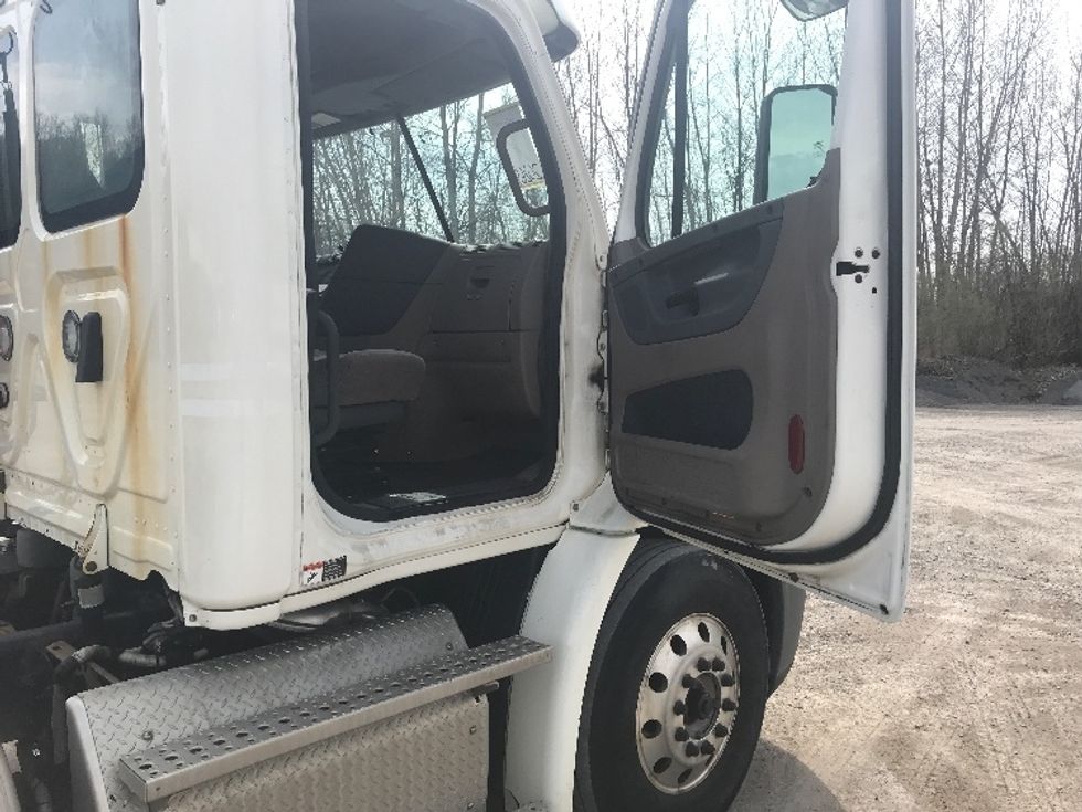 Day Cab Tractor-Heavy Duty Tractors-Freightliner-2018-Cascadia 11342ST-Whitesboro-NY-364,322\n\t\tmiles-$ 26,750 - Image 12