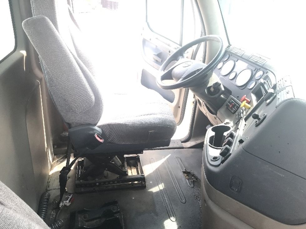 Day Cab Tractor-Heavy Duty Tractors-Freightliner-2018-Cascadia 11342ST-Whitesboro-NY-364,322\n\t\tmiles-$ 26,750 - Image 14