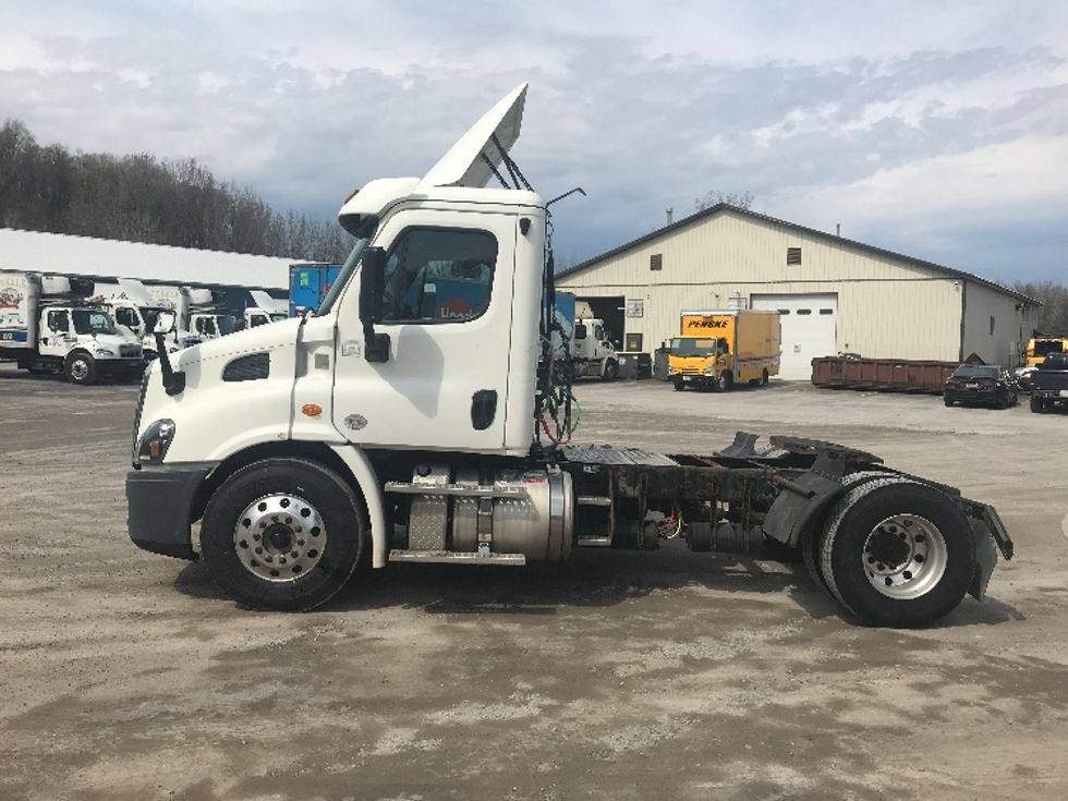 Day Cab Tractor-Heavy Duty Tractors-Freightliner-2018-Cascadia 11342ST-Whitesboro-NY-364,322\n\t\tmiles-$ 26,750 - Image 4