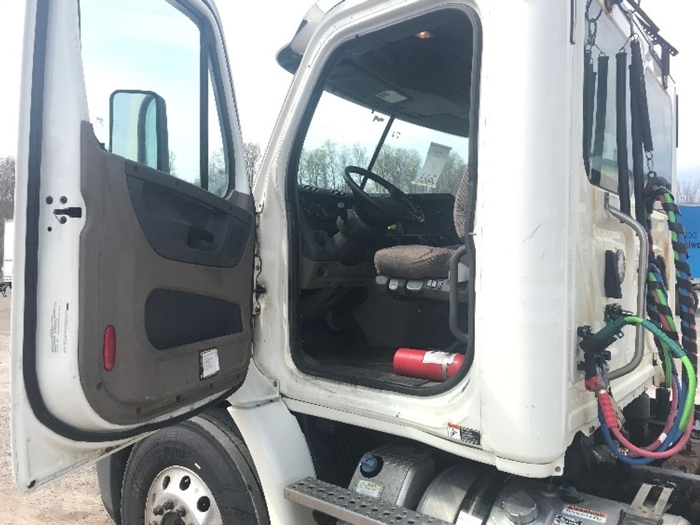 Day Cab Tractor-Heavy Duty Tractors-Freightliner-2018-Cascadia 11342ST-Whitesboro-NY-364,322\n\t\tmiles-$ 26,750 - Image 9