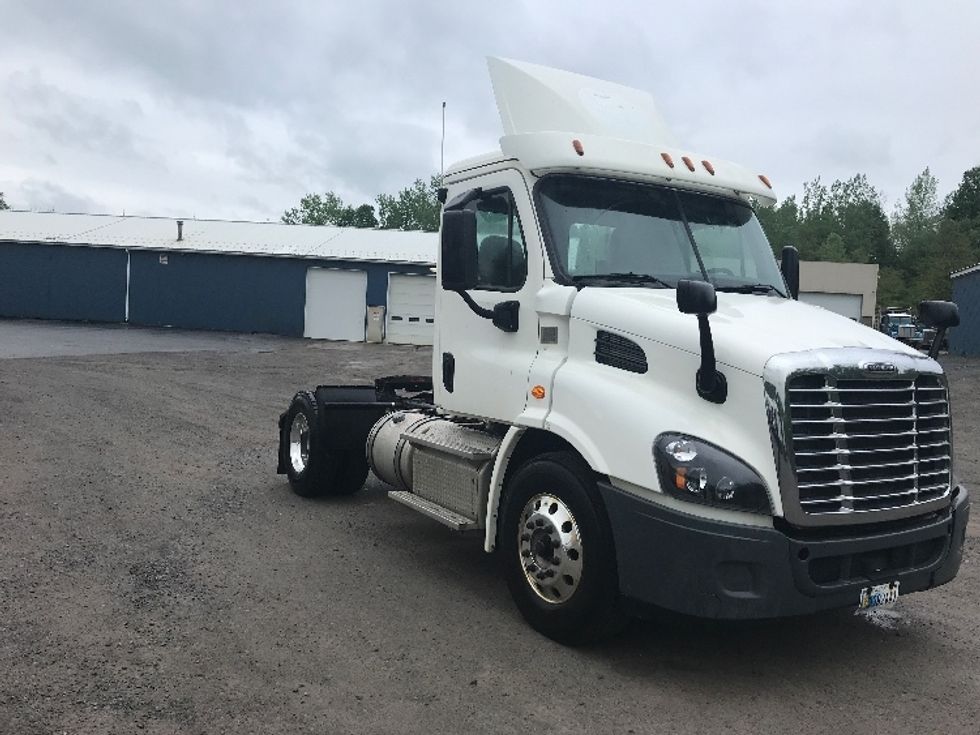 Day Cab Tractor-Heavy Duty Tractors-Freightliner-2018-Cascadia 11342ST-Whitesboro-NY-367,798\n\t\tmiles-$ 26,500 - Image 1
