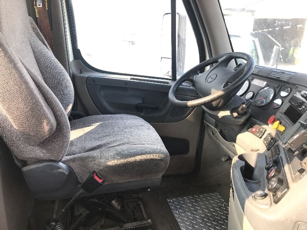 Day Cab Tractor-Heavy Duty Tractors-Freightliner-2018-Cascadia 11342ST-Whitesboro-NY-367,798\n\t\tmiles-$ 26,500 - Image 14