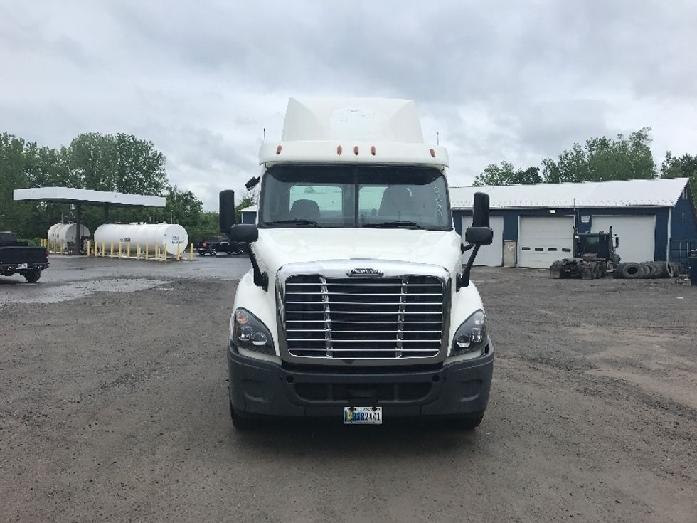 Day Cab Tractor-Heavy Duty Tractors-Freightliner-2018-Cascadia 11342ST-Whitesboro-NY-367,798\n\t\tmiles-$ 26,500 - Image 2