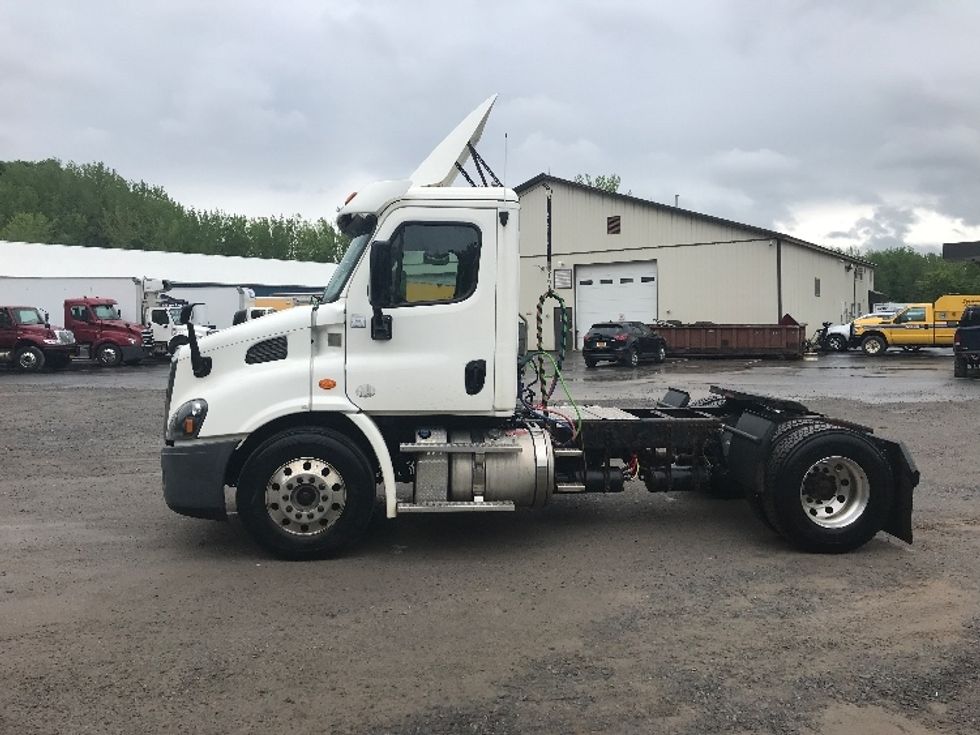 Day Cab Tractor-Heavy Duty Tractors-Freightliner-2018-Cascadia 11342ST-Whitesboro-NY-367,798\n\t\tmiles-$ 26,500 - Image 4
