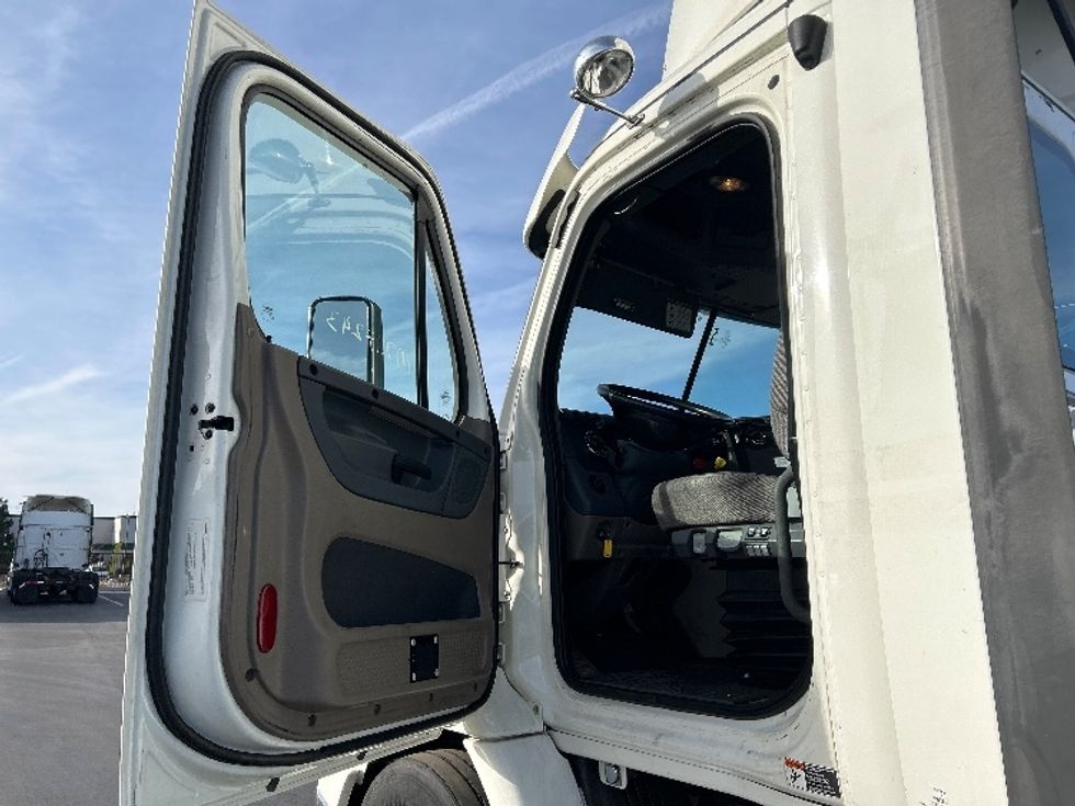 Day Cab Tractor-Heavy Duty Tractors-Freightliner-2018-Cascadia 11364ST-Albuquerque-NM-465,268\n\t\tmiles-$ 40,750 - Image 9