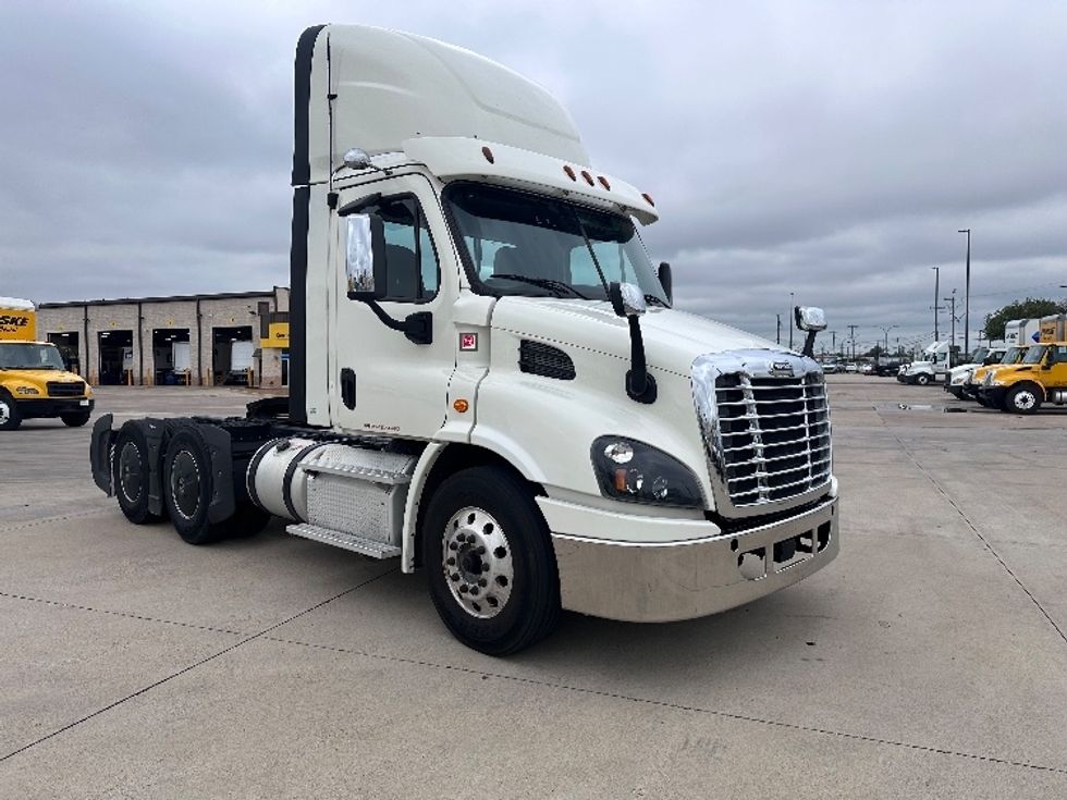 Day Cab Tractor-Heavy Duty Tractors-Freightliner-2018-Cascadia 11364ST-Arlington-TX-533,900\n\t\tmiles-$ 36,000 - Image 1