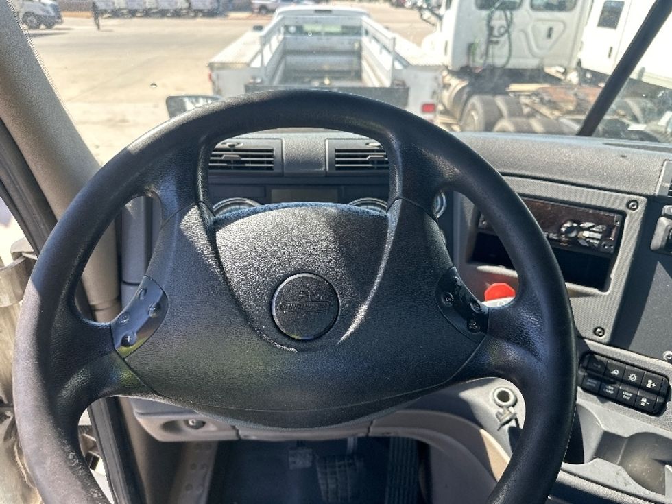 Day Cab Tractor-Heavy Duty Tractors-Freightliner-2018-Cascadia 11364ST-Arlington-TX-533,900\n\t\tmiles-$ 36,000 - Image 11