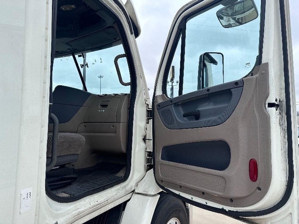 Day Cab Tractor-Heavy Duty Tractors-Freightliner-2018-Cascadia 11364ST-Arlington-TX-533,900\n\t\tmiles-$ 36,000 - Image 12