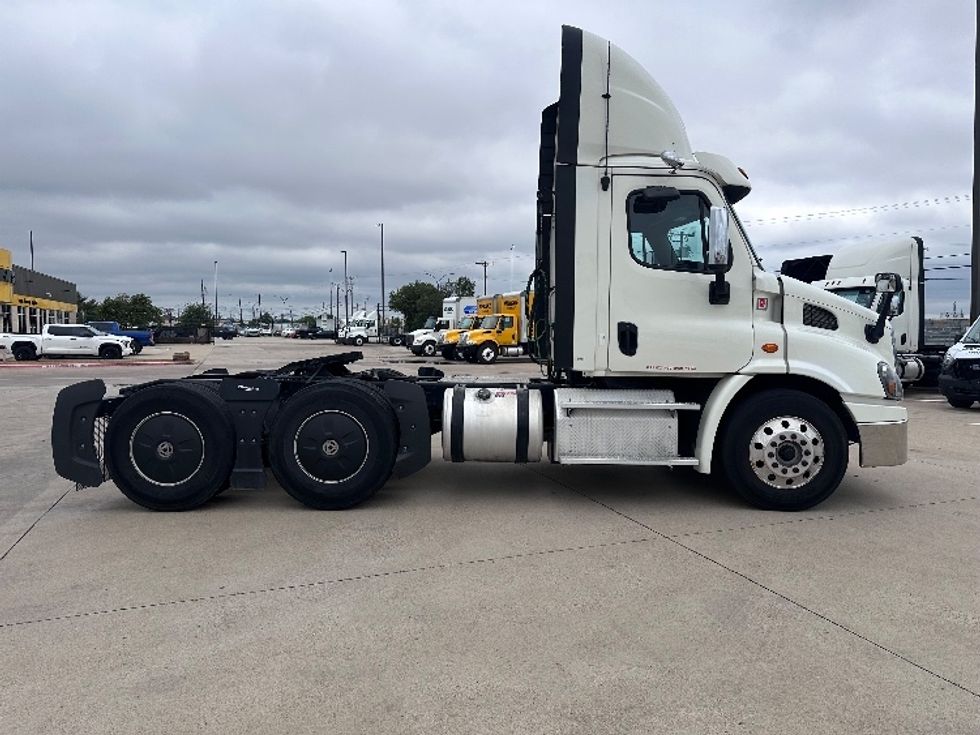 Day Cab Tractor-Heavy Duty Tractors-Freightliner-2018-Cascadia 11364ST-Arlington-TX-533,900\n\t\tmiles-$ 36,000 - Image 8