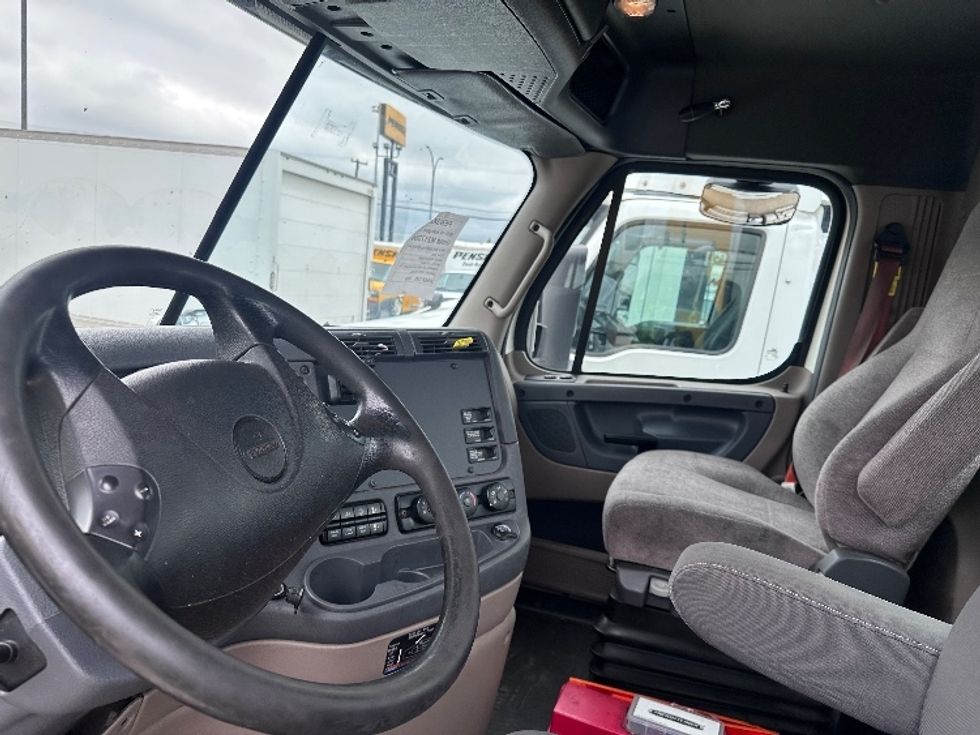 Day Cab Tractor-Heavy Duty Tractors-Freightliner-2018-Cascadia 11364ST-Arlington-TX-594,412\n\t\tmiles-$ 30,500 - Image 10