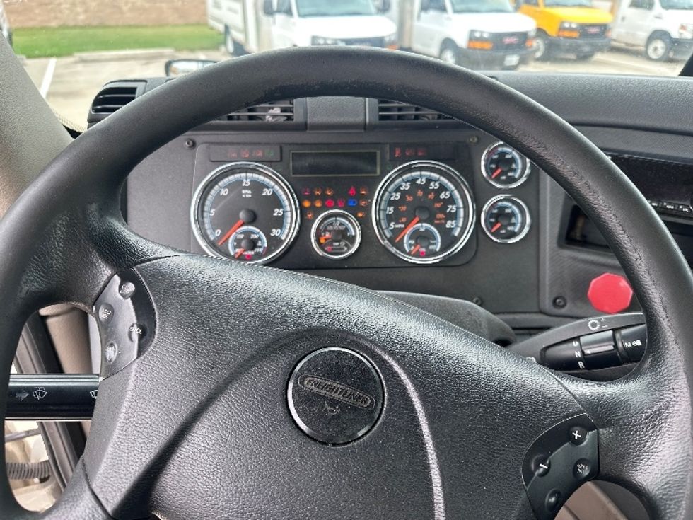 Day Cab Tractor-Heavy Duty Tractors-Freightliner-2018-Cascadia 11364ST-Arlington-TX-594,412\n\t\tmiles-$ 30,500 - Image 11