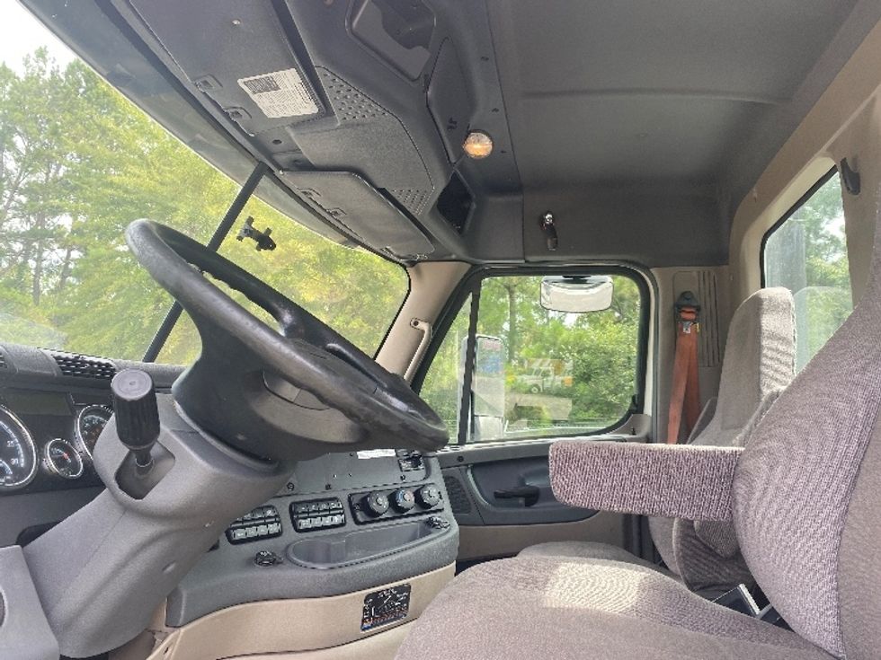 Day Cab Tractor-Heavy Duty Tractors-Freightliner-2018-Cascadia 11364ST-Atlanta-GA-506,874\n\t\tmiles-$ 37,000 - Image 10