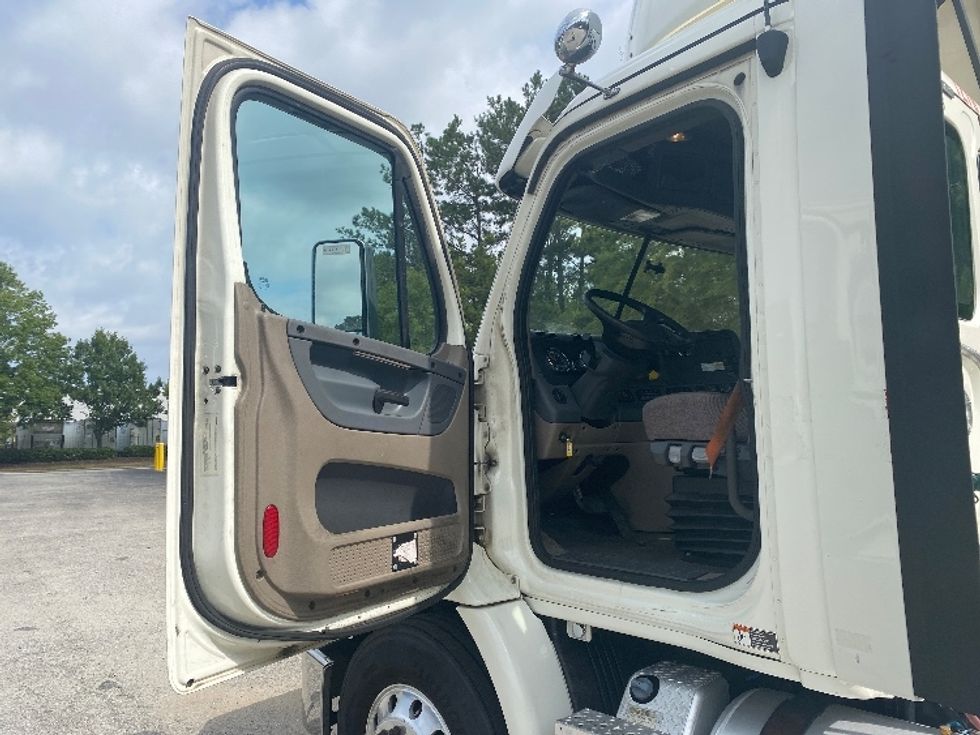 Day Cab Tractor-Heavy Duty Tractors-Freightliner-2018-Cascadia 11364ST-Atlanta-GA-506,874\n\t\tmiles-$ 37,000 - Image 9