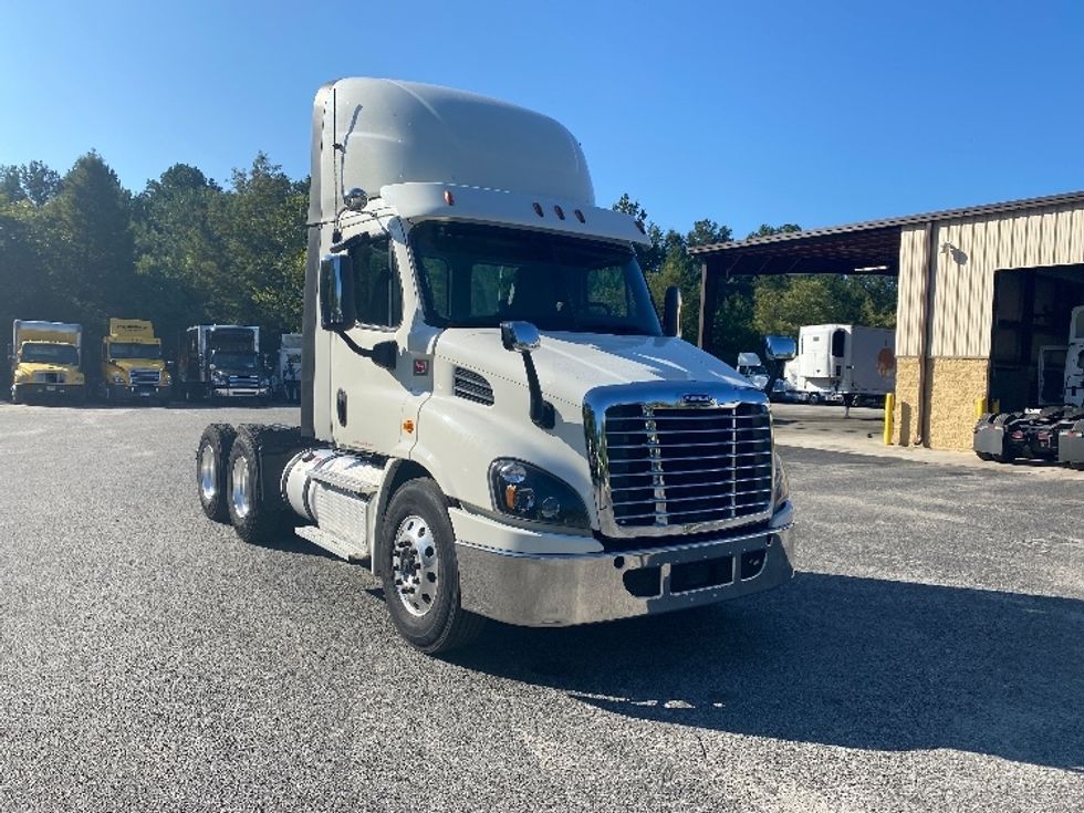Day Cab Tractor-Heavy Duty Tractors-Freightliner-2018-Cascadia 11364ST-Atlanta-GA-546,189\n\t\tmiles-$ 33,500 - Image 1