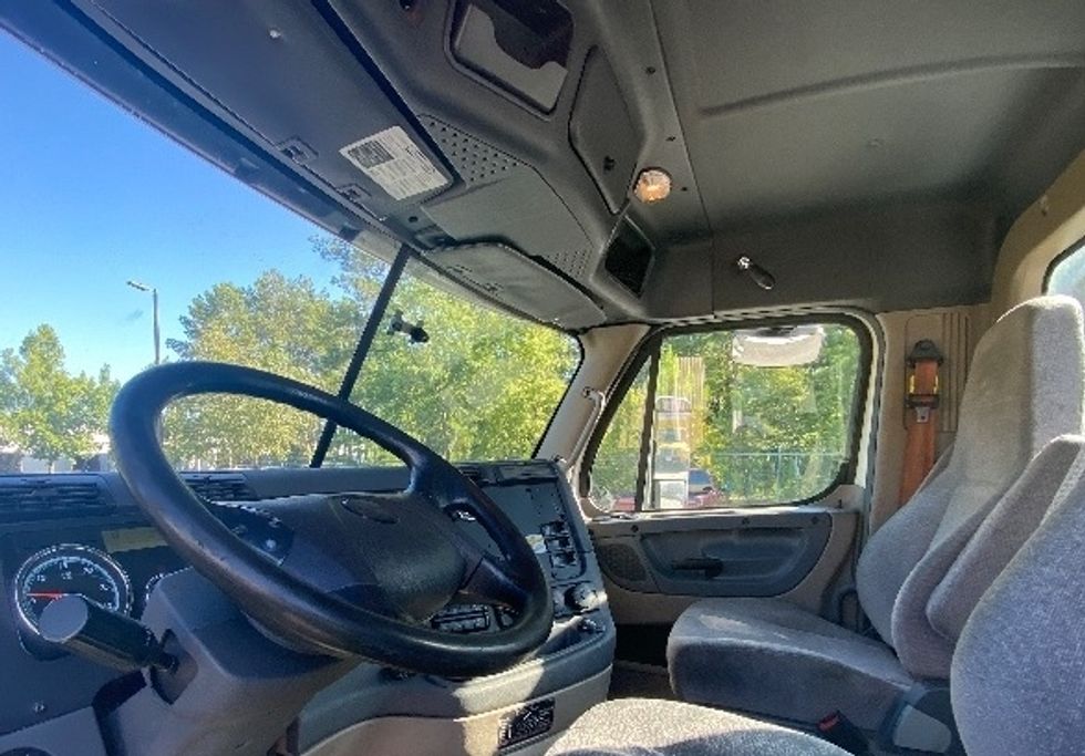 Day Cab Tractor-Heavy Duty Tractors-Freightliner-2018-Cascadia 11364ST-Atlanta-GA-546,189\n\t\tmiles-$ 33,500 - Image 10