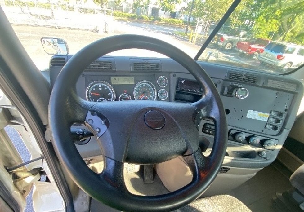 Day Cab Tractor-Heavy Duty Tractors-Freightliner-2018-Cascadia 11364ST-Atlanta-GA-546,189\n\t\tmiles-$ 33,500 - Image 11