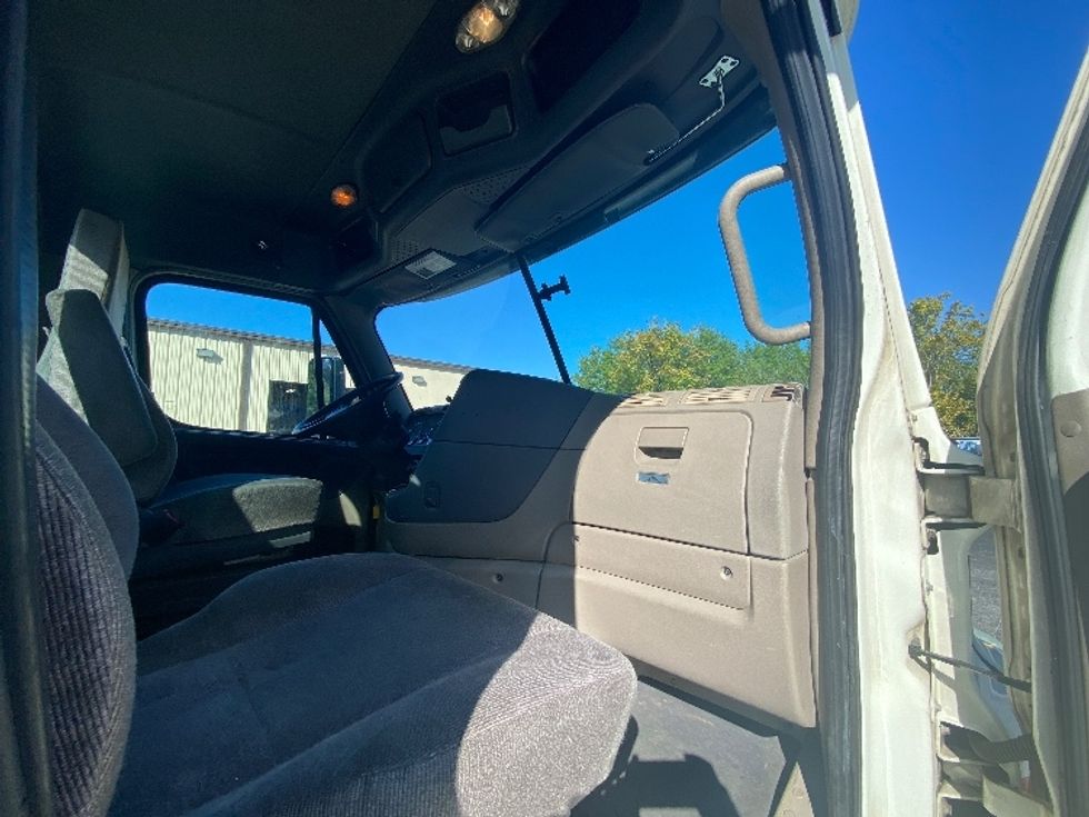 Day Cab Tractor-Heavy Duty Tractors-Freightliner-2018-Cascadia 11364ST-Atlanta-GA-546,189\n\t\tmiles-$ 33,500 - Image 13