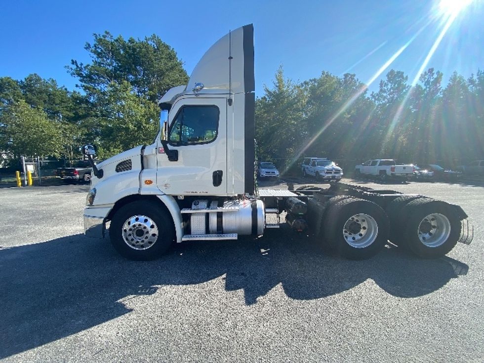 Day Cab Tractor-Heavy Duty Tractors-Freightliner-2018-Cascadia 11364ST-Atlanta-GA-546,189\n\t\tmiles-$ 33,500 - Image 4