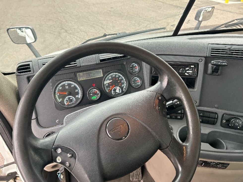 Day Cab Tractor-Heavy Duty Tractors-Freightliner-2018-Cascadia 11364ST-Brooklyn Park-MN-495,848\n\t\tmiles-$ 28,500 - Image 11