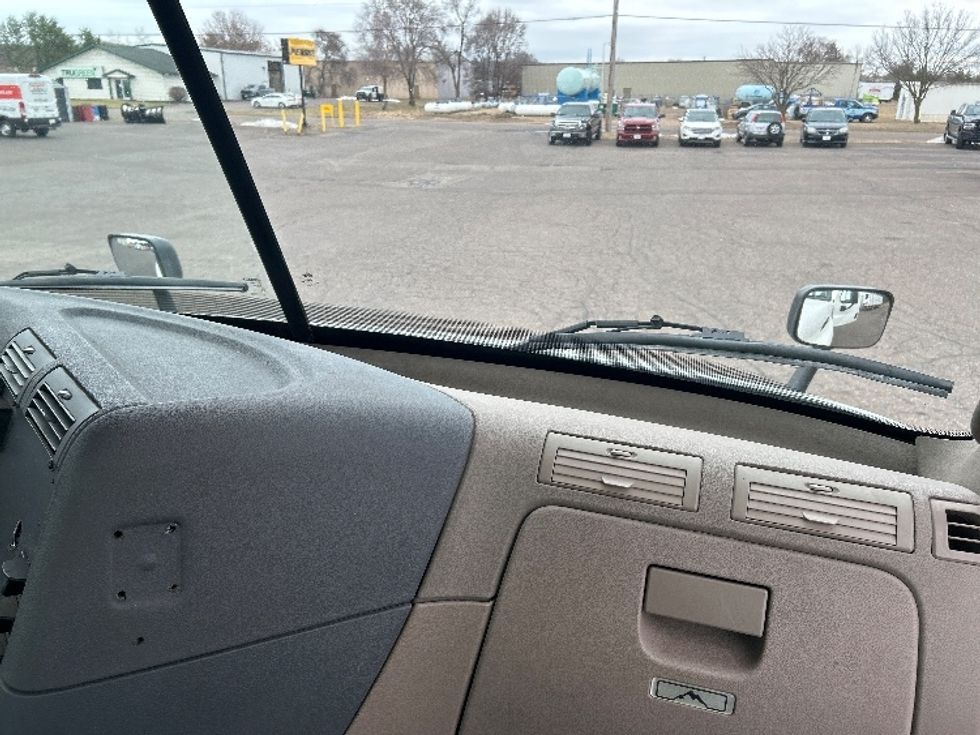 Day Cab Tractor-Heavy Duty Tractors-Freightliner-2018-Cascadia 11364ST-Brooklyn Park-MN-495,848\n\t\tmiles-$ 28,500 - Image 13