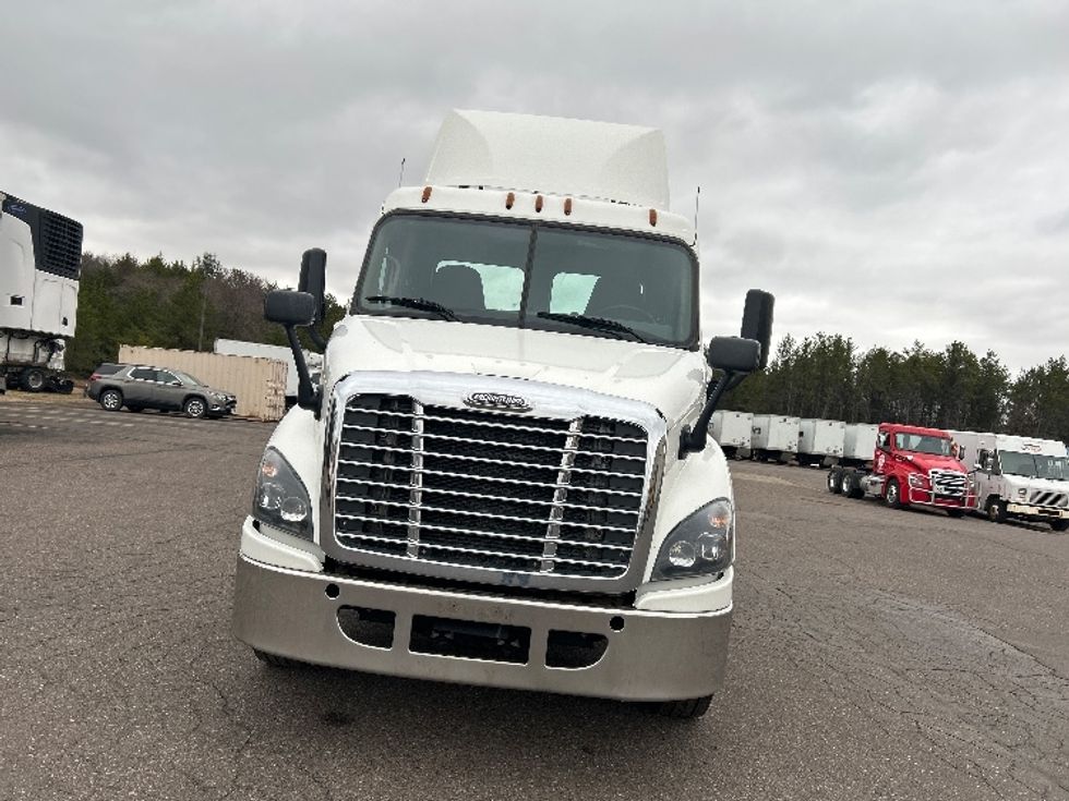 Day Cab Tractor-Heavy Duty Tractors-Freightliner-2018-Cascadia 11364ST-Brooklyn Park-MN-495,848\n\t\tmiles-$ 28,500 - Image 2