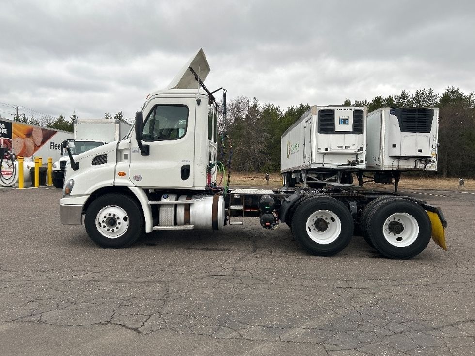 Day Cab Tractor-Heavy Duty Tractors-Freightliner-2018-Cascadia 11364ST-Brooklyn Park-MN-495,848\n\t\tmiles-$ 28,500 - Image 4