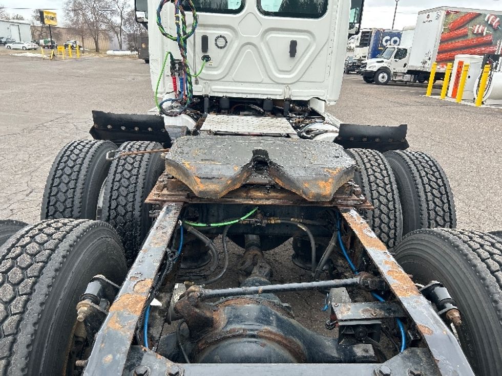 Day Cab Tractor-Heavy Duty Tractors-Freightliner-2018-Cascadia 11364ST-Brooklyn Park-MN-495,848\n\t\tmiles-$ 28,500 - Image 6