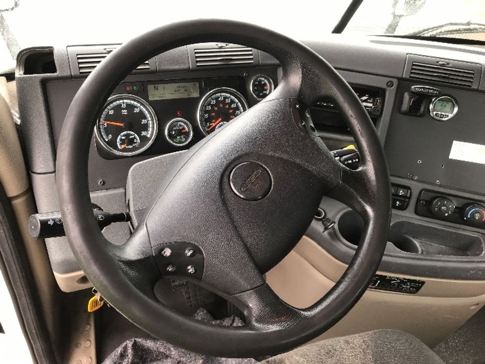 Day Cab Tractor-Heavy Duty Tractors-Freightliner-2018-Cascadia 11364ST-Burlington-NJ-317,591\n\t\tmiles-$ 44,250 - Image 11